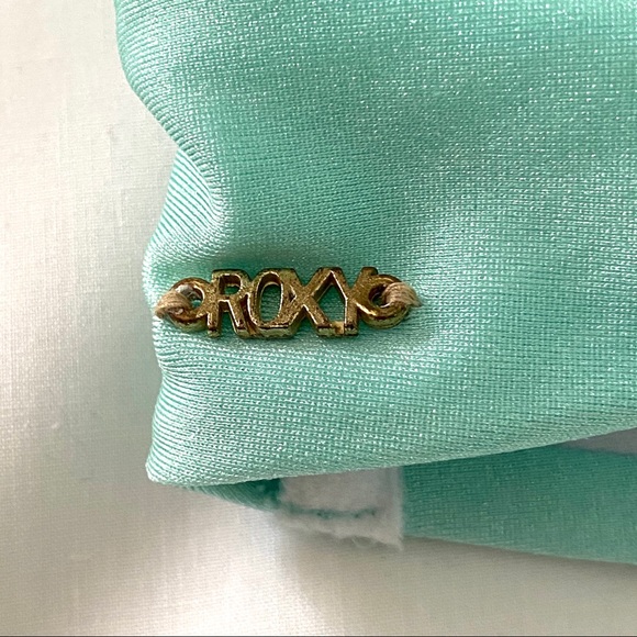 SOLD! 💚Roxy Bikini Set - Picture 4 of 7